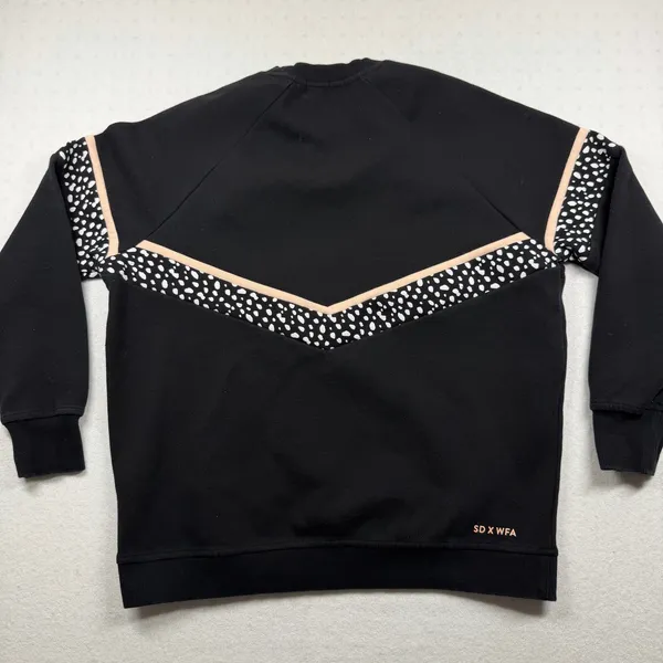White Fox Active x Sarah’s Day Sweatshirt Womens Large Black Chevron Pullover - Image 6