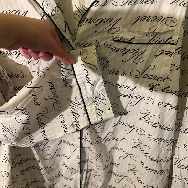 Victoria's Secret White Black Script Print Cotton Pajama Top Womens Medium - Image 4