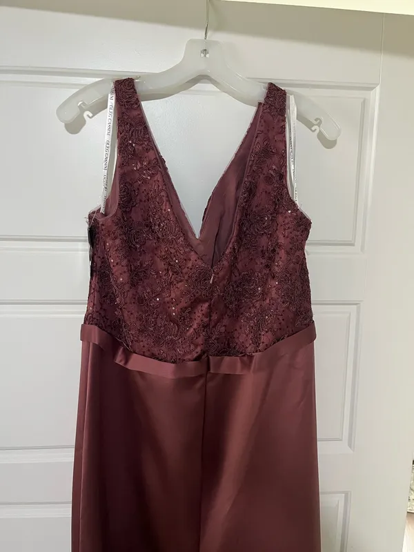 Oleg Cassini Burgundy prom dress formal - Image 4