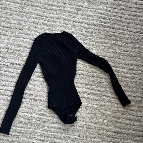 Abercrombie and Fits square neck long sleeve black bodysuit - Image 5