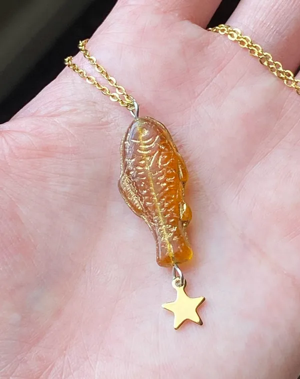 Handmade quality Czech glass amber fish & star boho funky fairy necklace🌀🐟💚 - Image 4