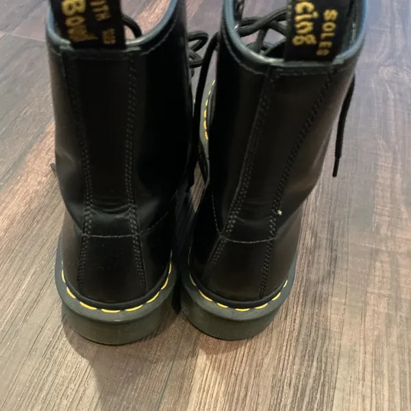 Dr. Martens 1460 Smooth Leather 8-Eye Combat Boots Black Yellow Stitch Size 7L - Image 8