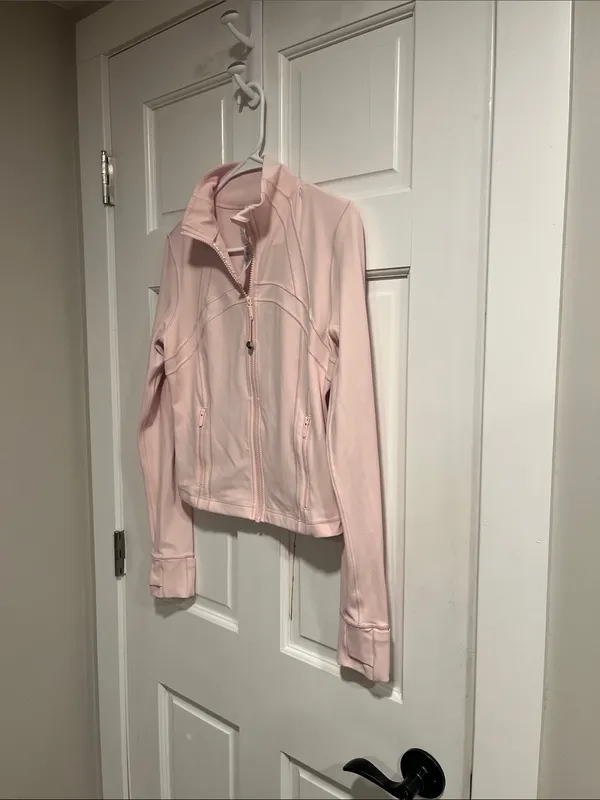 Lululemon Define Cropped Zip Up Jacket in Pink Size 8 - Image 2