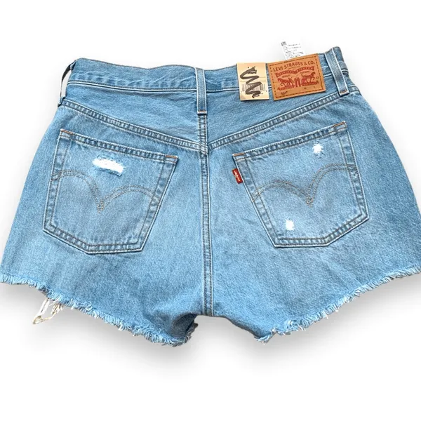 Levis 501 Distressed Cutoff Denim Shorts Medium Wash NWT 28 Inch Waist Boho - Image 2