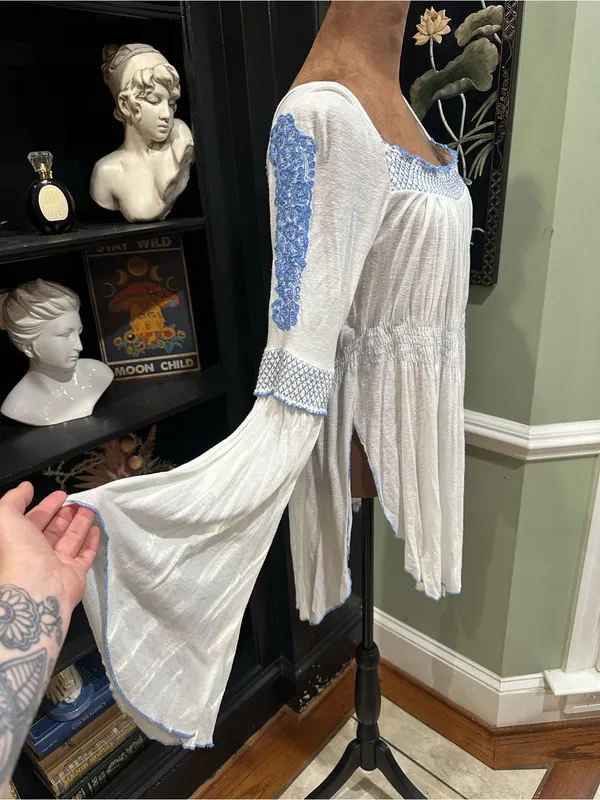 Free People Valley Peasant‑Style Top – Cream with Blue Embroidery – Size Medium - Image 6