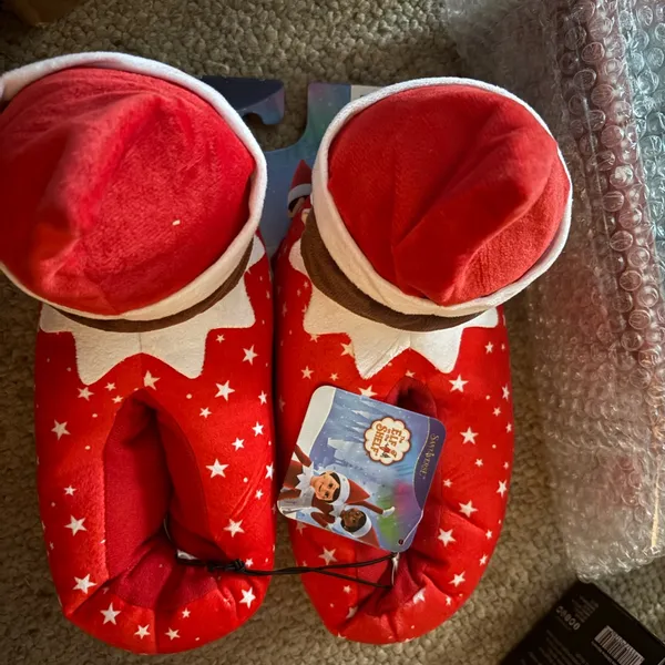 Size 9!women’s elf on the shelf‎ slippers - Image 3