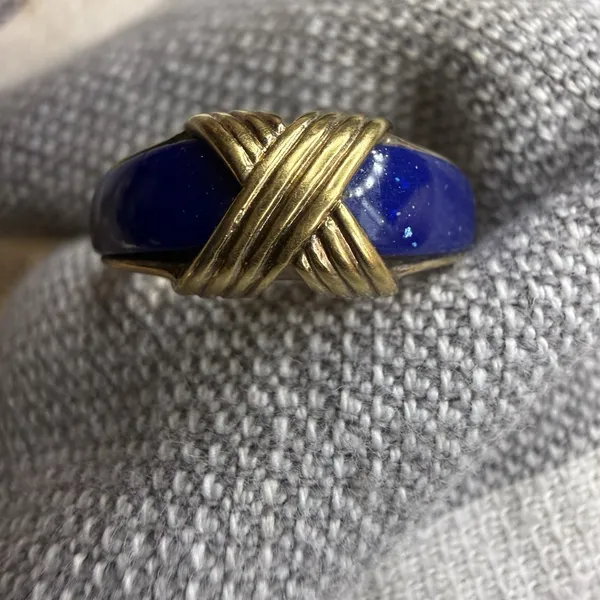 VTG Avon Ring‎ Gold Tone Sz 7.5 Criss Cross Design Band Navy Blue Retro 90s Y2K - Image 12