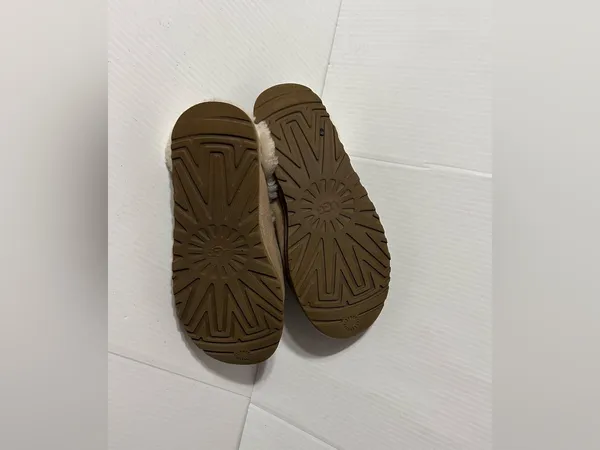 UGG cluggette leather sheepskin slippers womens size 8 - Image 10