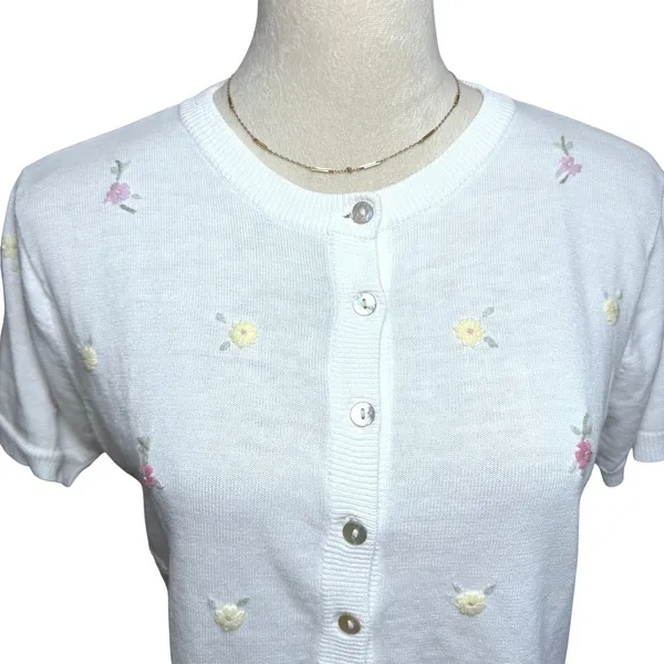 Vintage White Floral Embroidered Short Sleeve Cardigan Sweater Cottagecore Small - Image 4