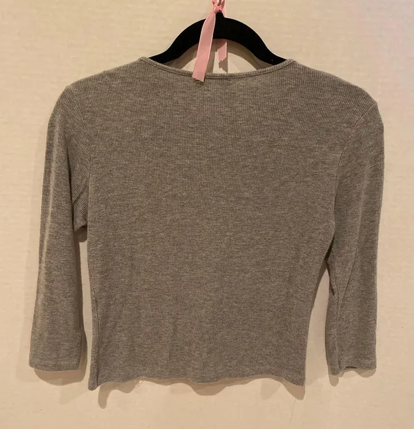 Brandy Melville Gray Quarter Sleeve Top - Image 2