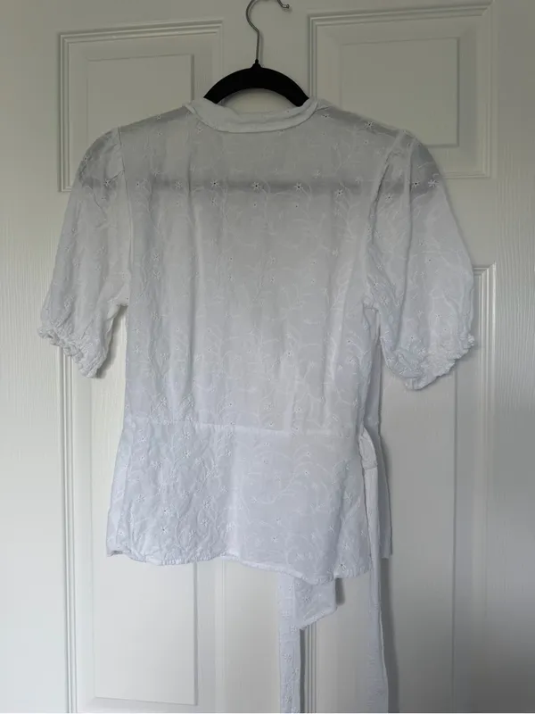 Old Navy White Eyelet Wrap Top Size Small - Image 7
