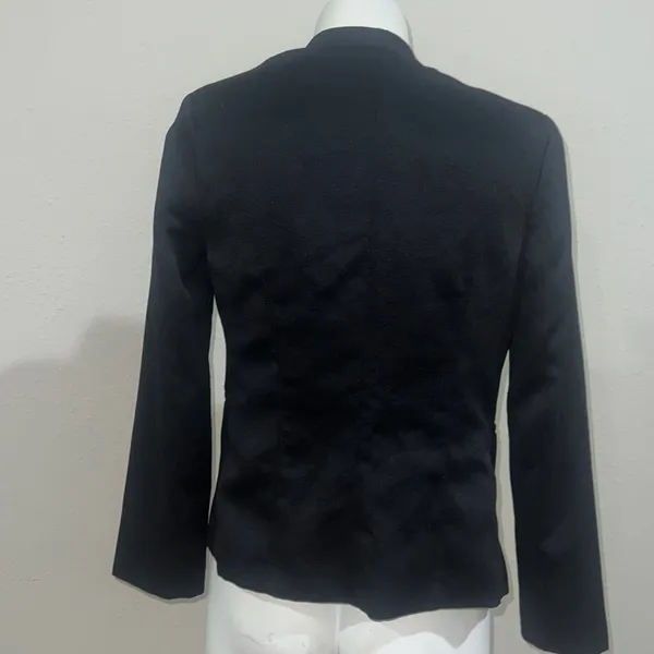 Simply styled black open blazer Size 2 - Image 3