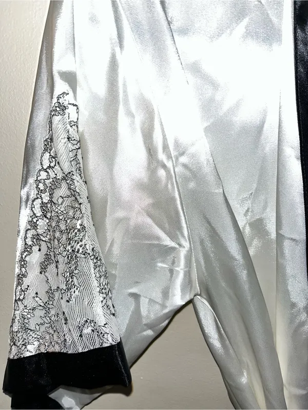 Vintage y2k early 2000s Morgan Taylor White Satin Kimono Robe with Black Trim - Image 3