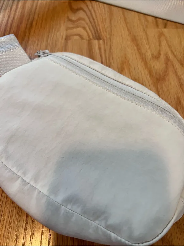 Lululemon Everywhere Belt Bag 1L White Opal - Image 4