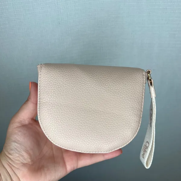 Chloé Parfum Blush Pink Pebbled Vegan Leather Wristlet Pouch Saddle Bag Logo - Image 4