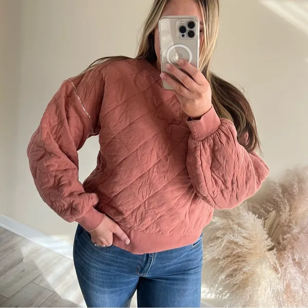 Universal Threads quilted pullover sweater - Image 4