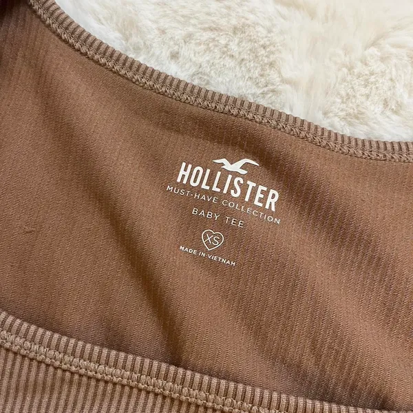 Hollister crop top - Image 2