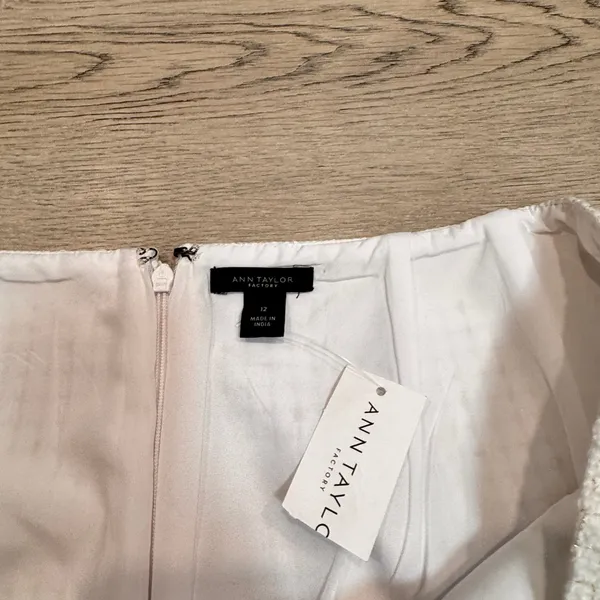 NWT Ann Taylor Factory Women Tweed A Line Skirt Beige Gold Metallic Size 12‎ - Image 4