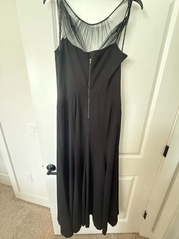 Vera Wang Black Dress - Size 8 - Image 2
