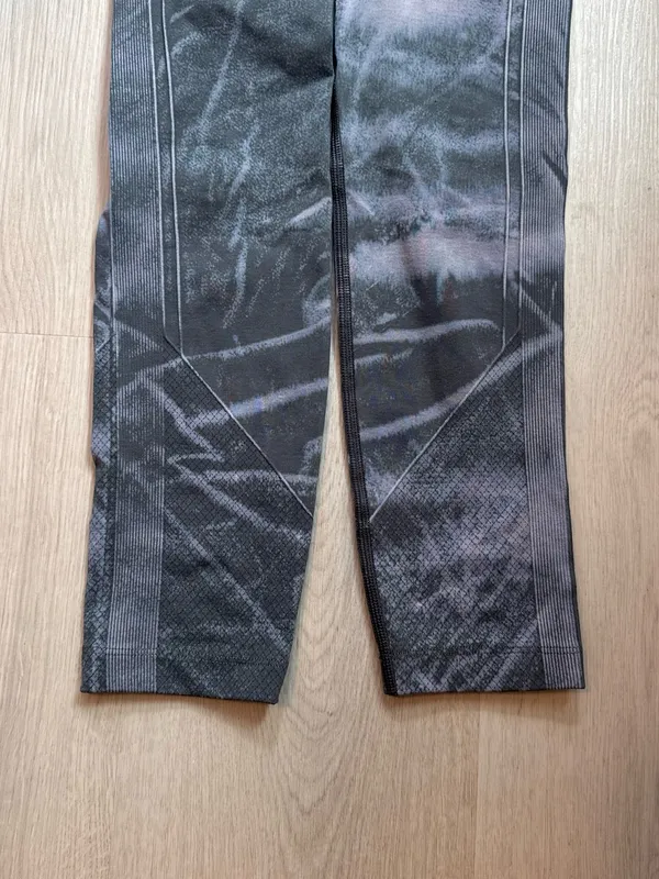 lululemon athletica Black & Gray Tie-Dye Leggings - Image 5