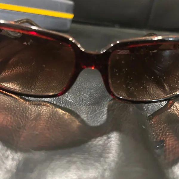 Guess Stylish Brown Sunglasses - Image 2