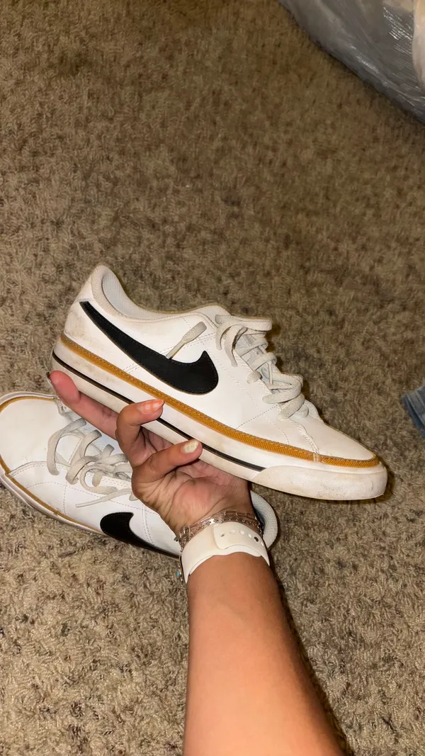 Nike shoes - Image 4