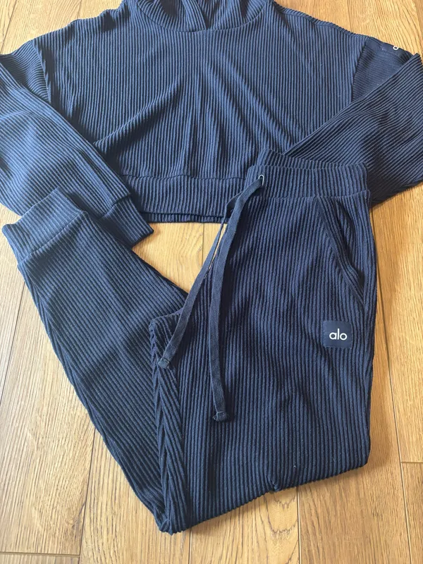Alo yoga sweat set  - Image 2
