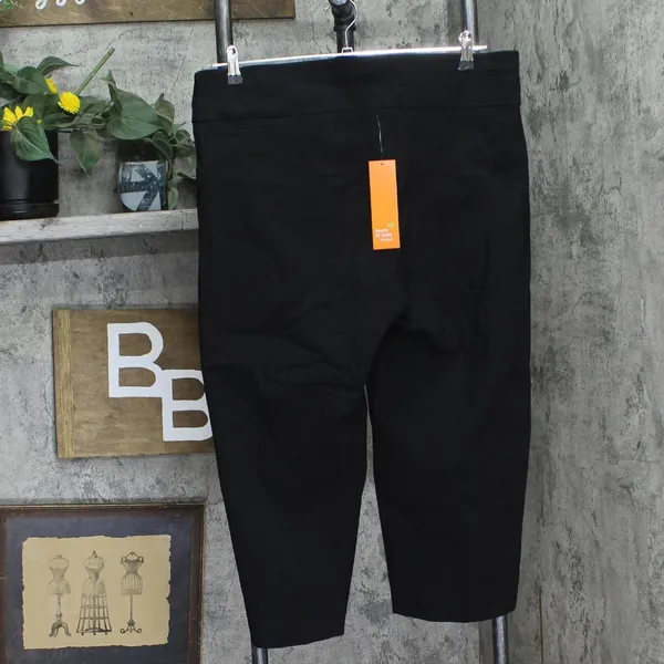 NWT Hearts Of Palm Womens Plus Solid Tech Stretch Pull-On Capri Pants Black 18W - Image 4