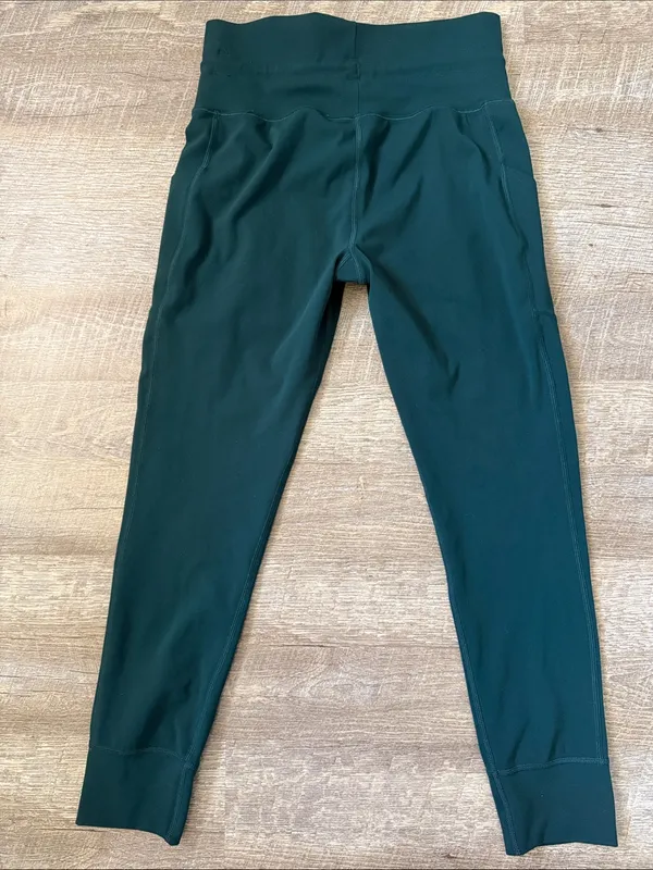 VUORI Daily Leggings in Deep Green OS - Image 4