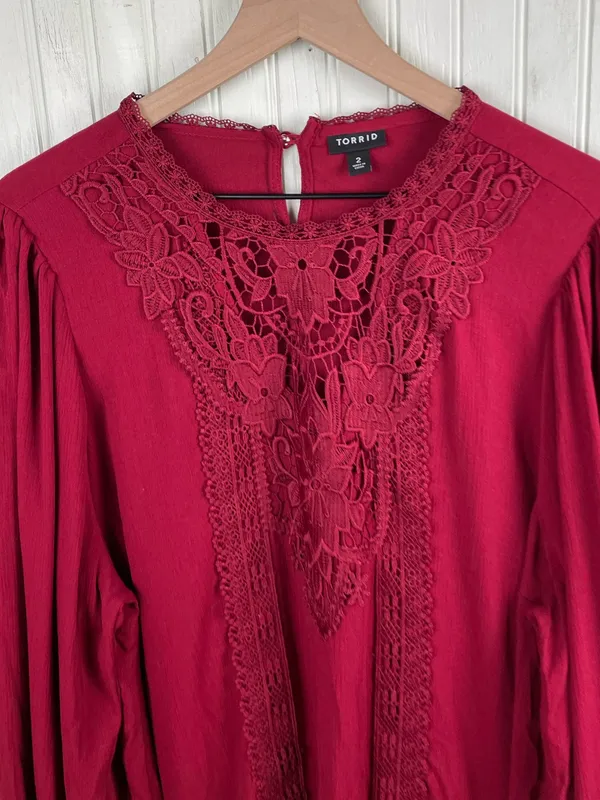 Torrid Washable Crinkle Gauze Crochet Yoke Blouson Sleeve Top Size 2X Rhubarb - Image 5