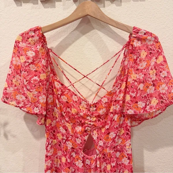 ASTR Cinched Bust Cut Out Center Dress in Red Multi Floral Size Small NWT - Image 3