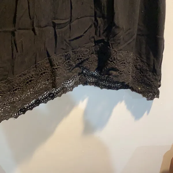 Black Lace Detail Tank Size M - Image 2