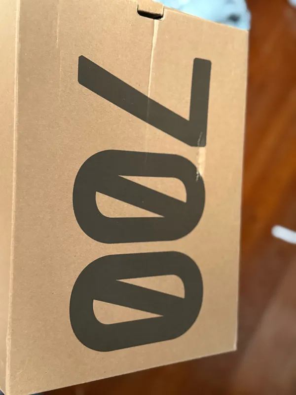 Yeezy 700 V3 - Image 8