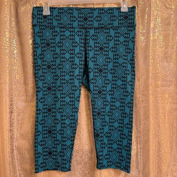 PINK Victorias‎ Secret Teal Black Aztec Yoga Athletic Capri Leggings Large - Image 2