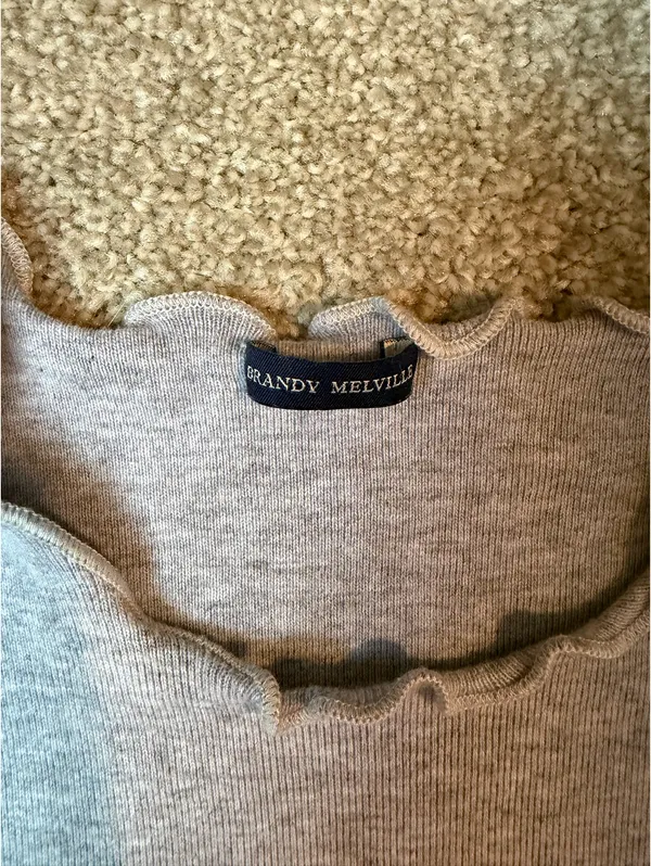Brandy Melville Gray Short Sleeve Lettuce Hem Crop Top - Image 3