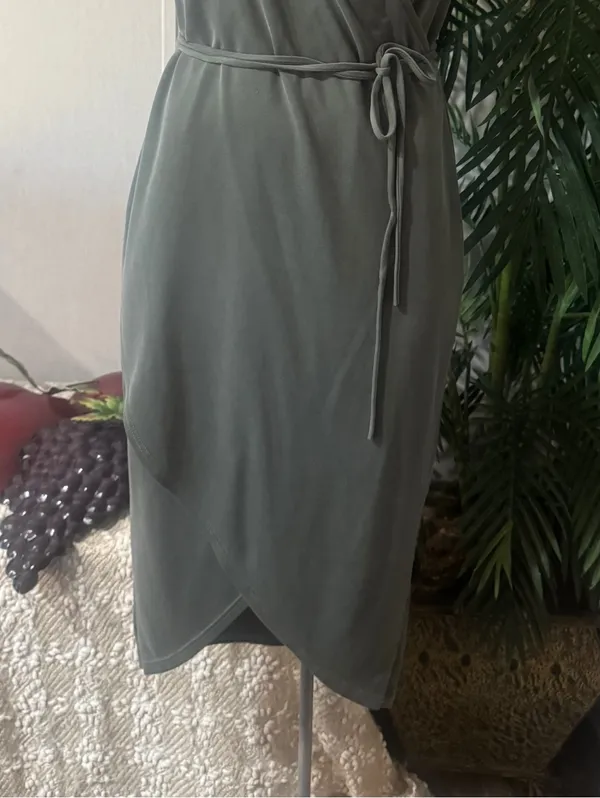 Anabelle S wrap midi dress in olive green size S - Image 4