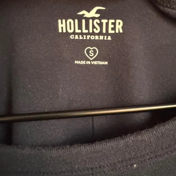 Hollister San Diego Graphic Crop Tee Navy Blue Baby Tee - Image 4