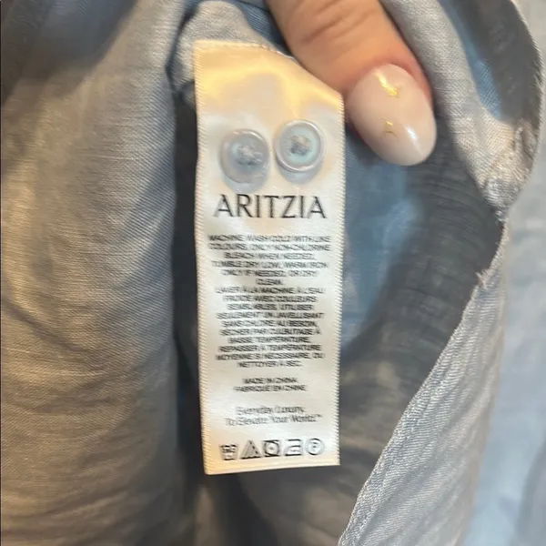 Aritzia Gray Button Down Shirt - Image 5