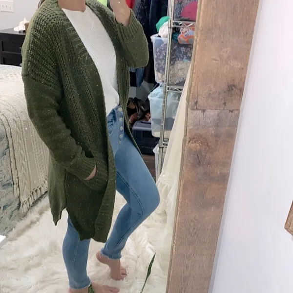 Green knit sweater cardigan with pockets size medium/large - Image 3