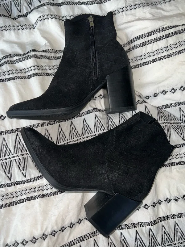 Steve Madden Black Heeled Boots - Image 4