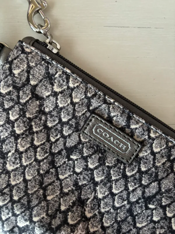 animal print alligator wristlet wallet - Image 2