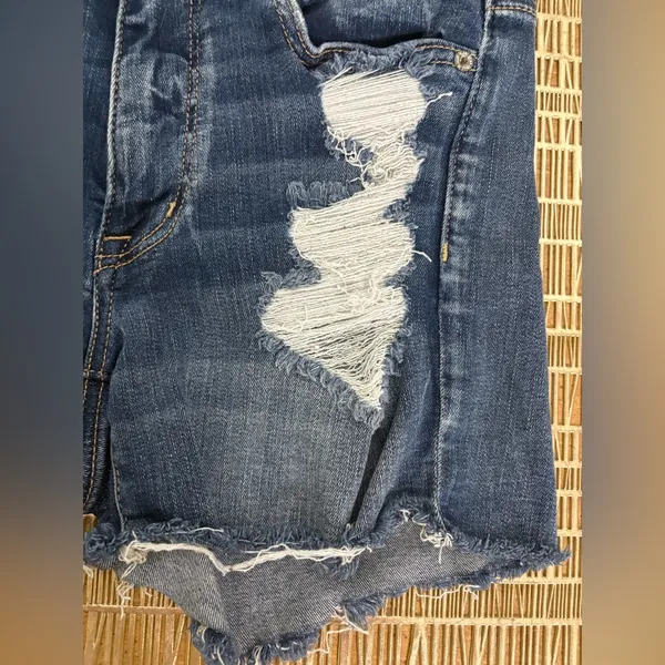 American‎ Eagle Hi-Rise Shortie Distressed Denim Shorts Size 6 - Image 3