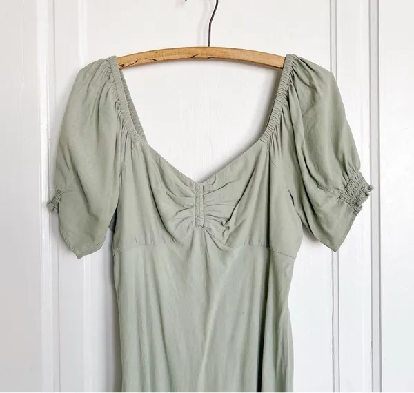 Madewell • Sweetheart Puff-Sleeve Midi Dress in Frosted Sage green bias cut - Image 3