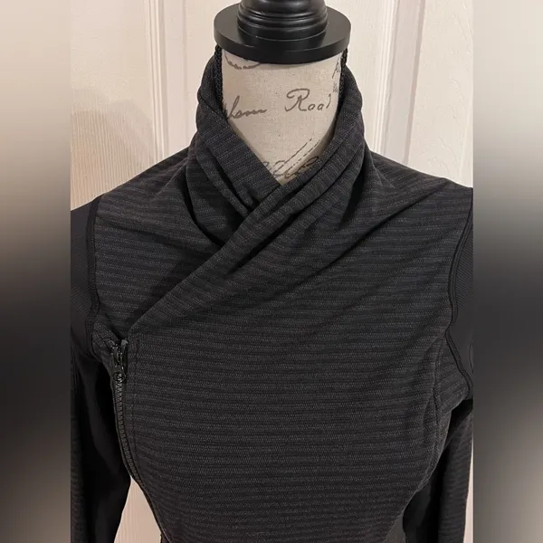 Lululemon Bhakti Yoga Jacket - Image 4