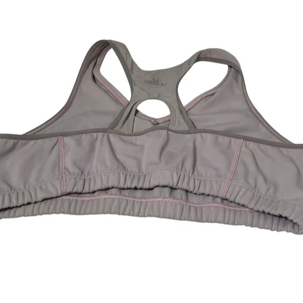 Under Armour Women's Lilac purple Sports Bra M Padded Racerback Wireless‎ - Image 2