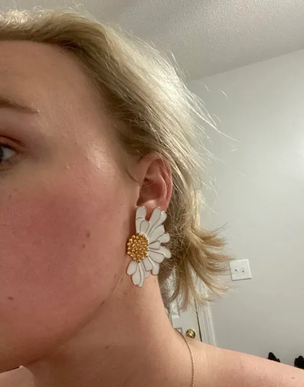 Boutique Gold Flower Stud Earnings White - Image 4