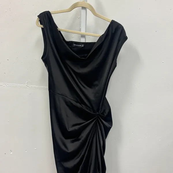 PrettyLittleThing Black Satin Off The Shoulder Draped Skirt Midi Dress Slit Sz 8 - Image 6