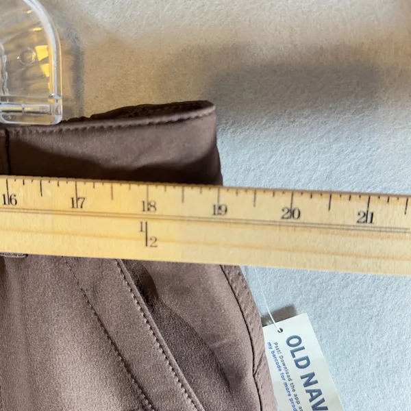 544 | NWT Old Navy StretchTech Brown Cargo Pants XL MidRise Straight Full Length - Image 4