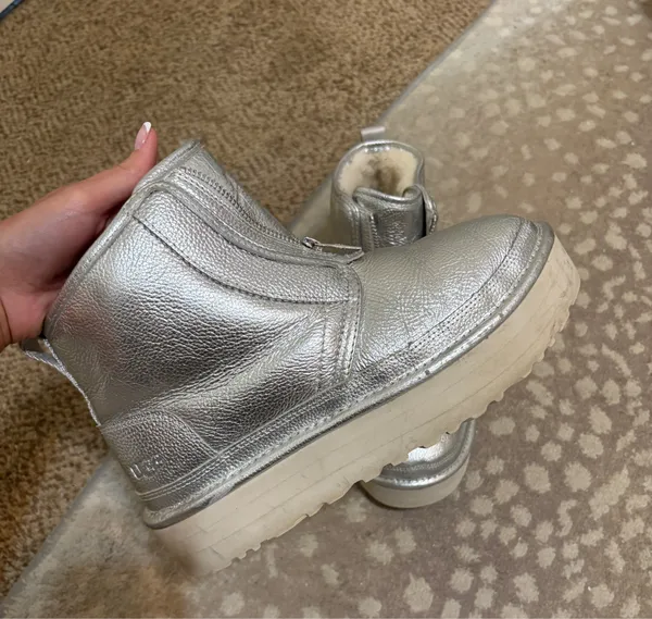 Women’s UGG Platform Neumel Zip Size 9 - Image 3