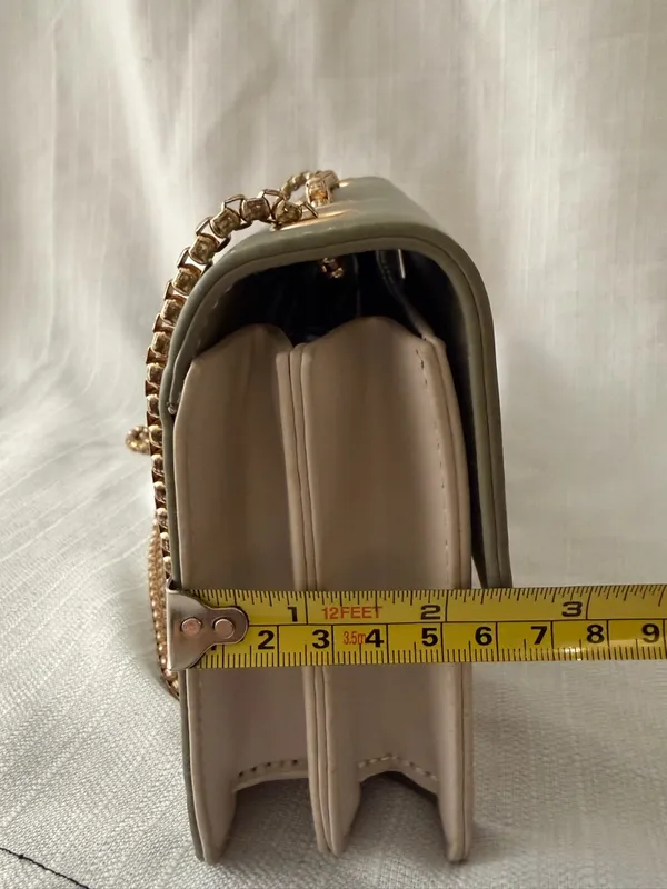 Crossbody Bag Bicolor Olive Beige Gold Chain T-Bar Closure Excellent Cond(B157) - Image 9